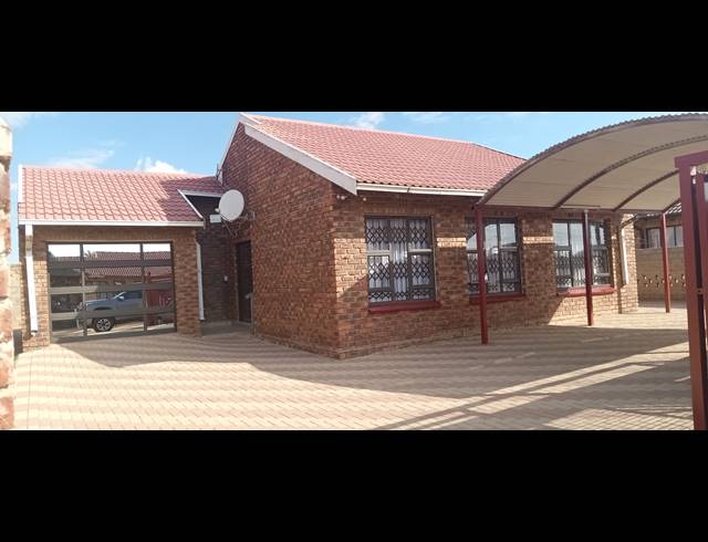 3 BEDROOM FREESTANDING FOR SALE IN LETSOPA